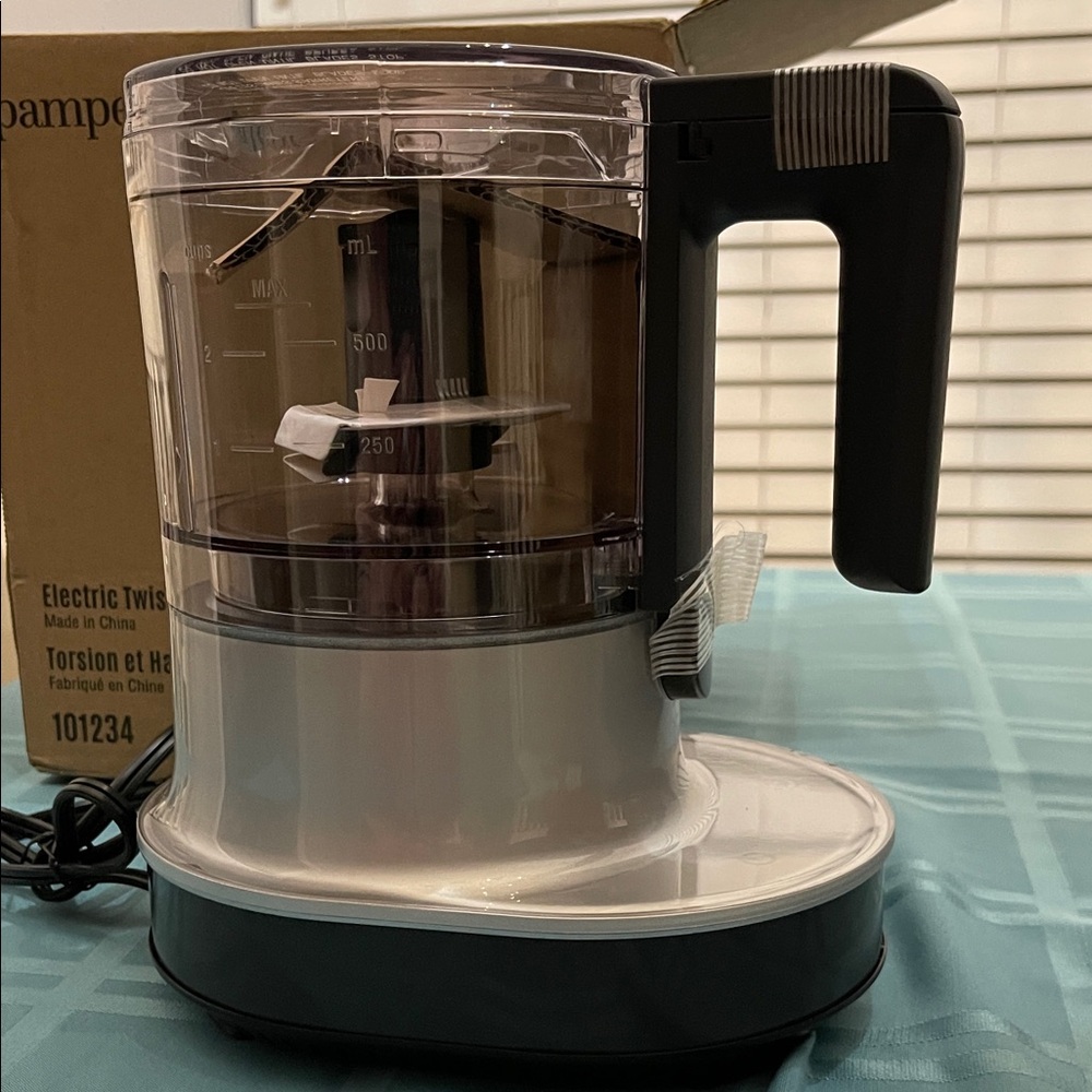 Pampered Chef Electric Twist & Chop - Picture 3 of 5